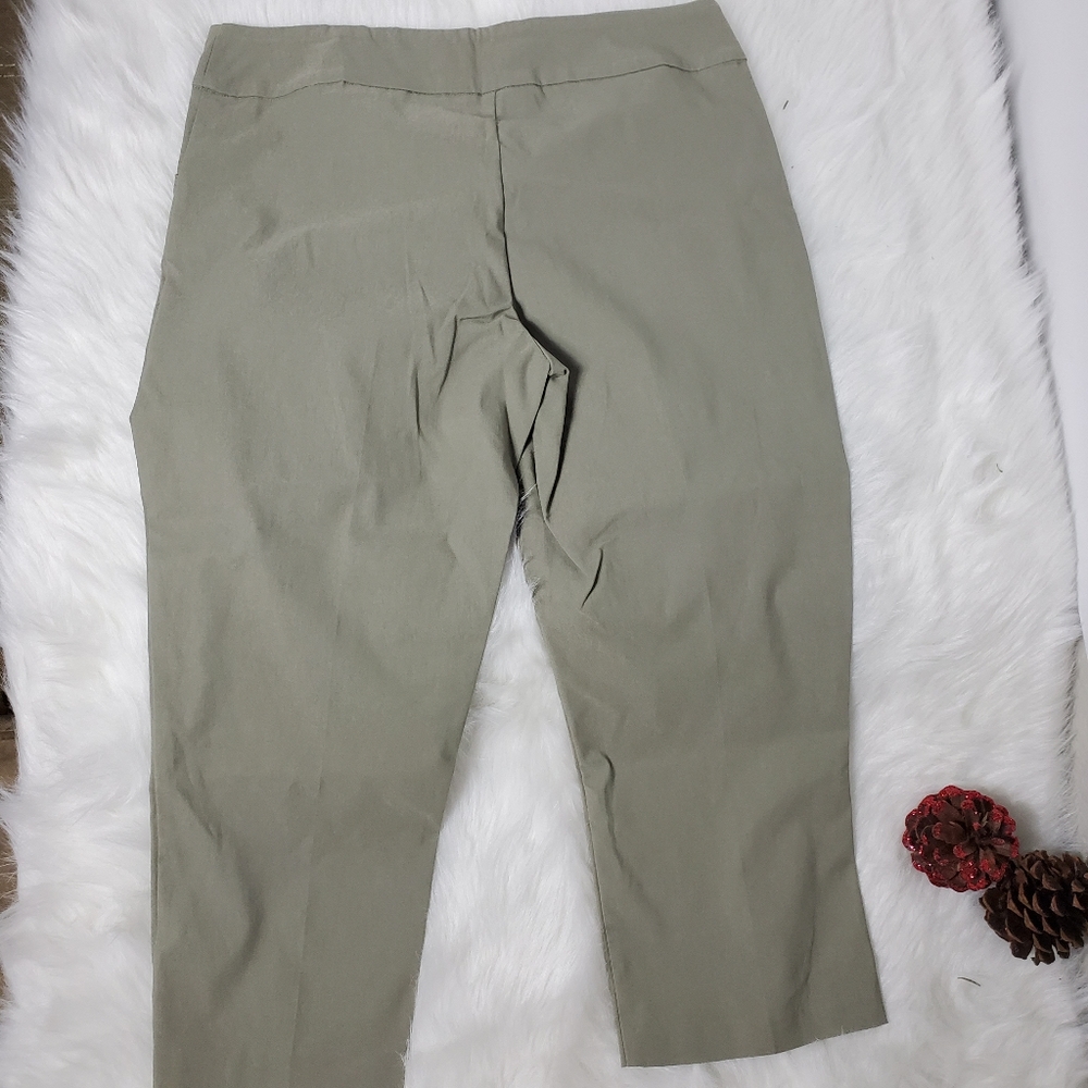 Patchington Olive Green Capri With Button Detail - image 7